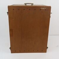 Voorwerpen Adlib\20000\V24864-b.jpg; V24864; Theodoliet in kist; TheodolietTheodolite